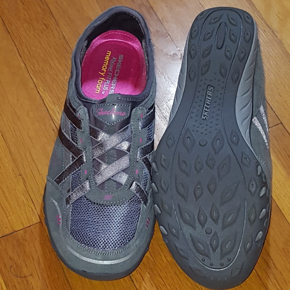 Skechers Relaxed Fit Plus Memory Foam Size 9.5 - image 2